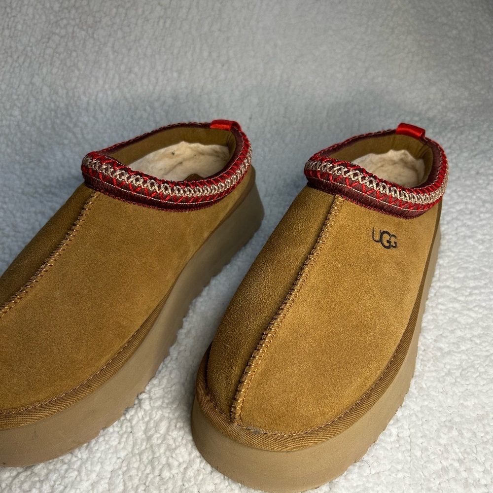 UGG TAZZ PLATFORM (GREAT CONDITION)